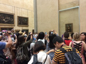 Locura ya absolutamente desatada ante la Gioconda. Louvre